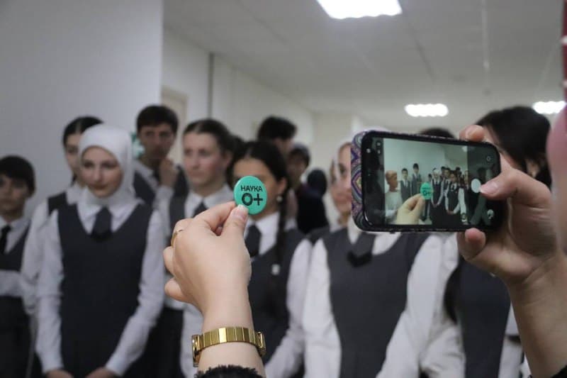 В рамках единой модели профориентации «Билет в будущее» Центр опережающей профессиональной подготовки Республики Ингушетия совместно с ГБПОУ КСИБ и СОШ №5 с. Экажево посетили фестиваль «Наука 0+».. Фото 9