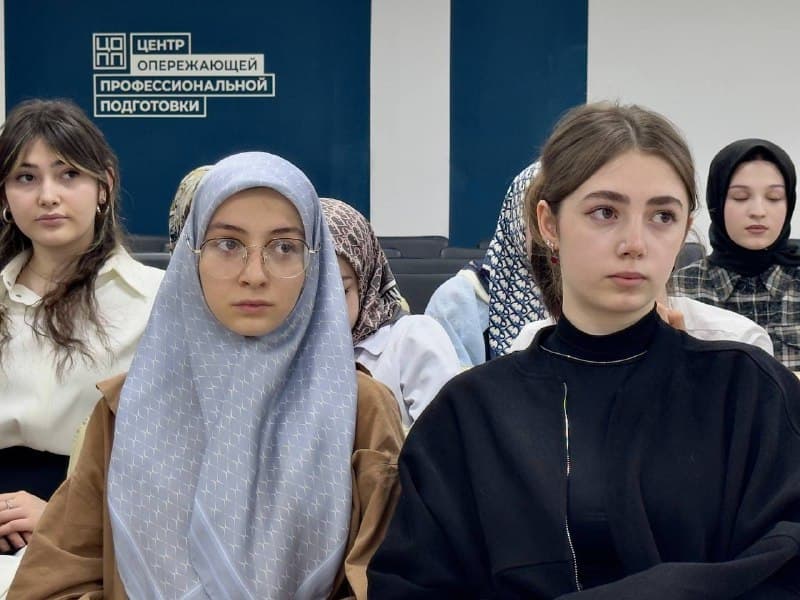 В рамках Единой модели профориентации «Билет в будущее» представители ЦОППа РИ провели профориентационный семинар по компетенции «Педагог-организатор». Фото 2