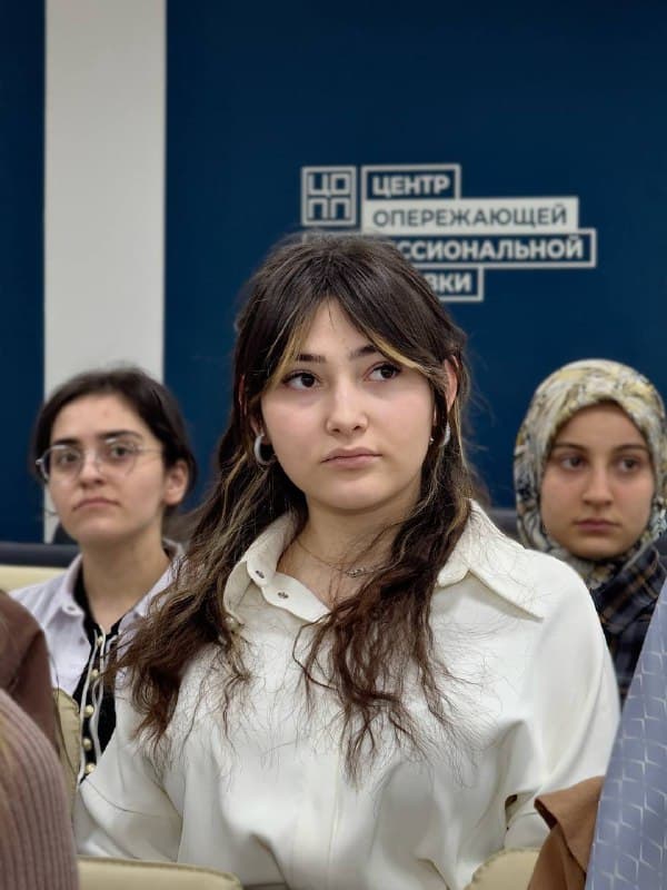 В рамках Единой модели профориентации «Билет в будущее» представители ЦОППа РИ провели профориентационный семинар по компетенции «Педагог-организатор». Фото 5
