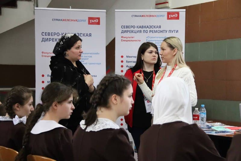 В рамках единой модели профориентации «Билет в будущее» 289 школьников региона приняли участие в партнерском профориентационном мероприятии, организованном ОАО «РЖД» на станции г. Назрань.. Фото 1