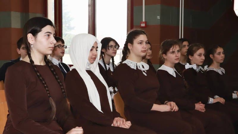 В рамках единой модели профориентации «Билет в будущее» 289 школьников региона приняли участие в партнерском профориентационном мероприятии, организованном ОАО «РЖД» на станции г. Назрань.. Фото 6