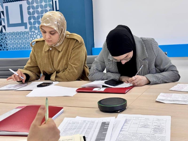 Региональный оператор единой модели профессиональной ориентации «Билет в будущее» ЦОПП РИ собрал представителей районных управлений образования и руководителей школ региона на онлайн-встрече.. Фото 4