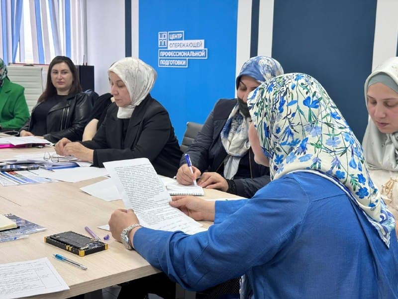 ЦОПП, выступающий в роли Регионального оператора Единой модели профессиональной ориентации «Билет в будущее», собрал представителей различных министерств и организаций для обсуждения ключевых аспектов, касающихся профориентации школьников на 2026 год.. Фото 1
