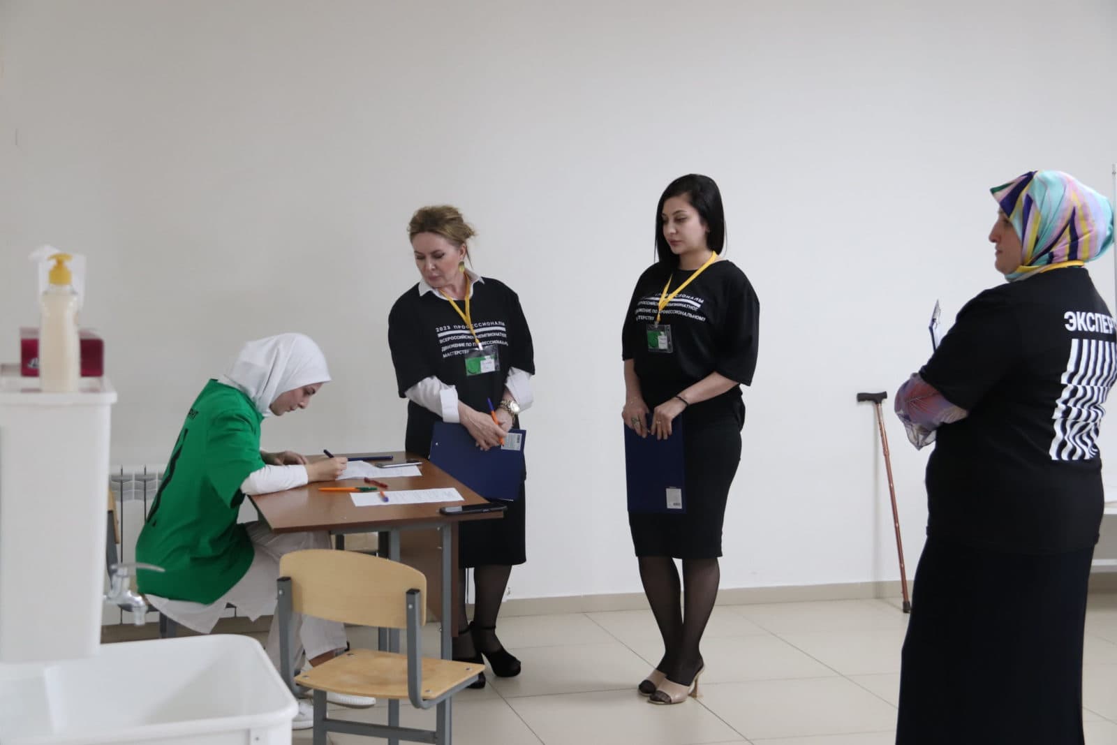 На базе ГБПОУ «Колледж сервиса и быта» проходит региональный этап чемпионата «Профессионалы». Фото 1