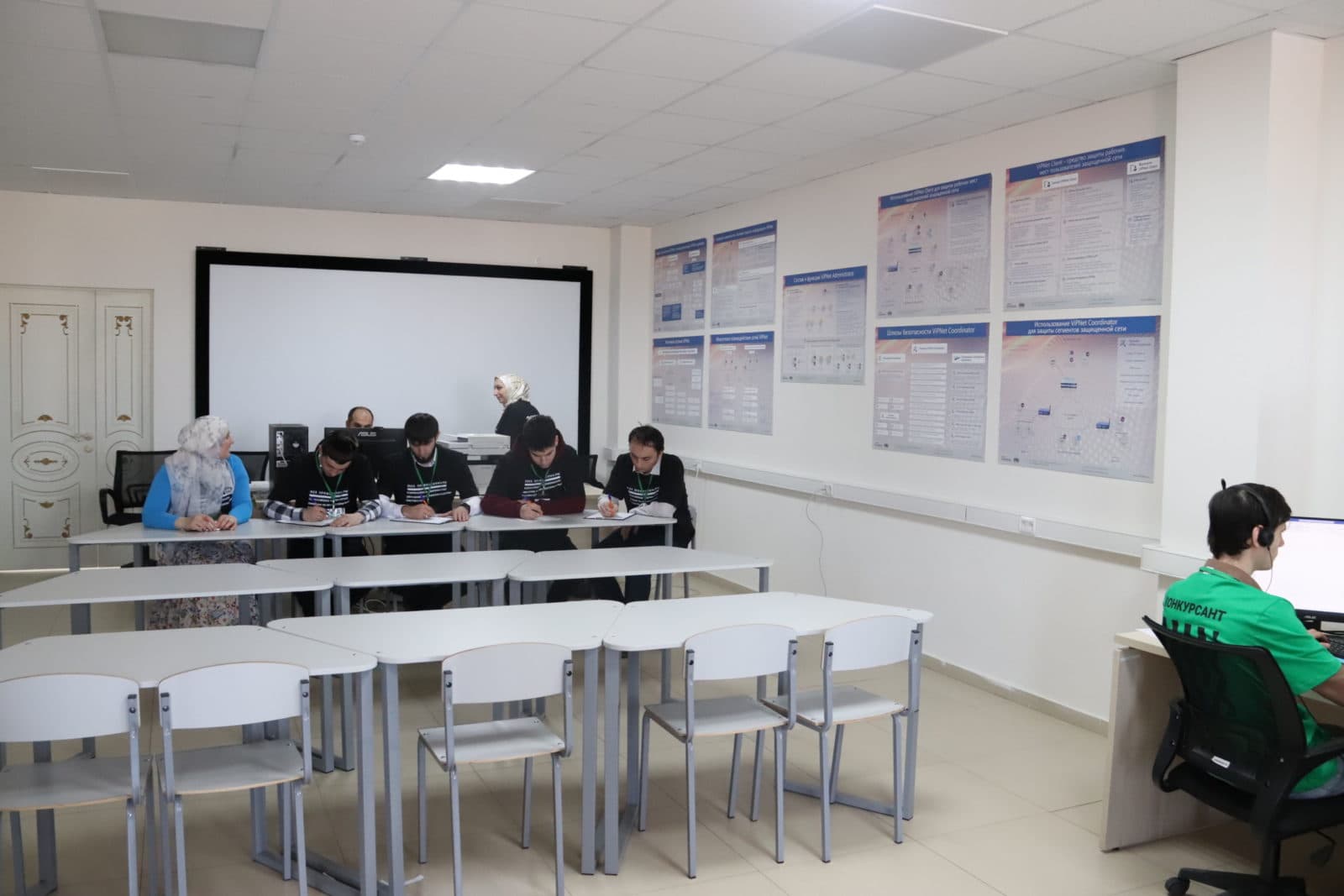На базе ГБПОУ «Колледж сервиса и быта» проходит региональный этап чемпионата «Профессионалы». Фото 38