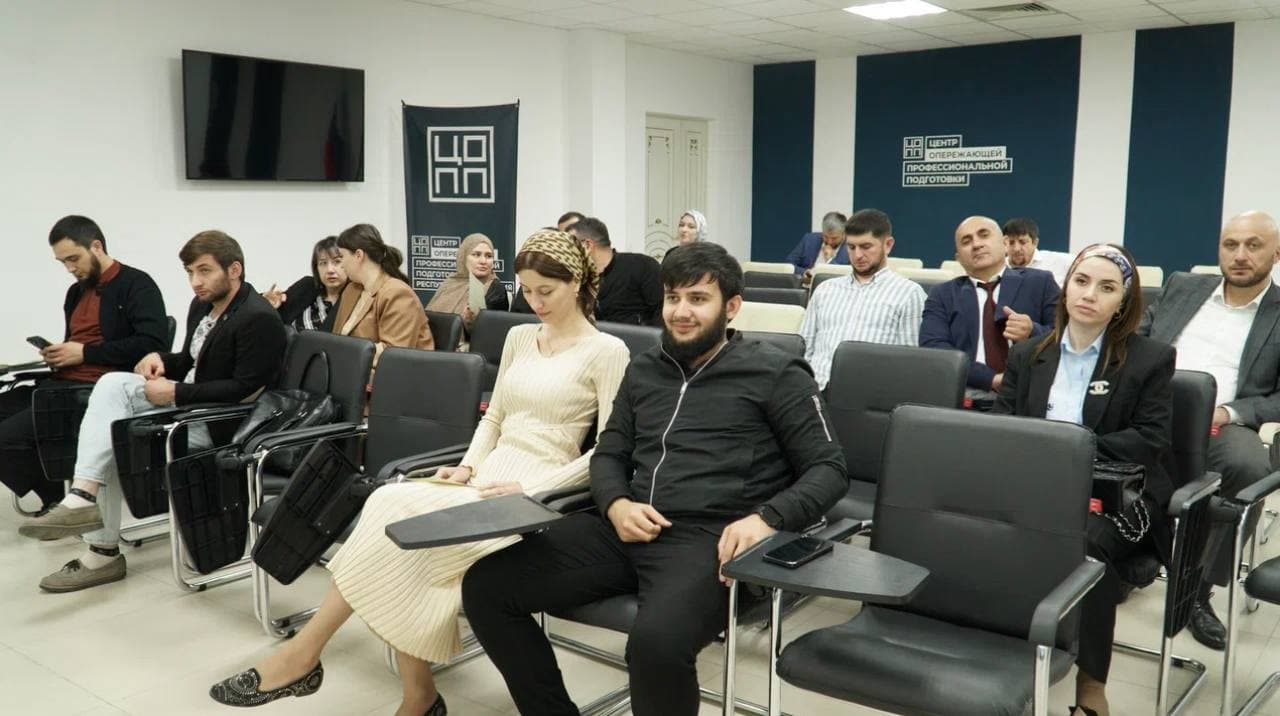 В ЦОПП РИ прошло вручение удостоверений о повышении квалификации по антикоррупционному курсу. Фото 4