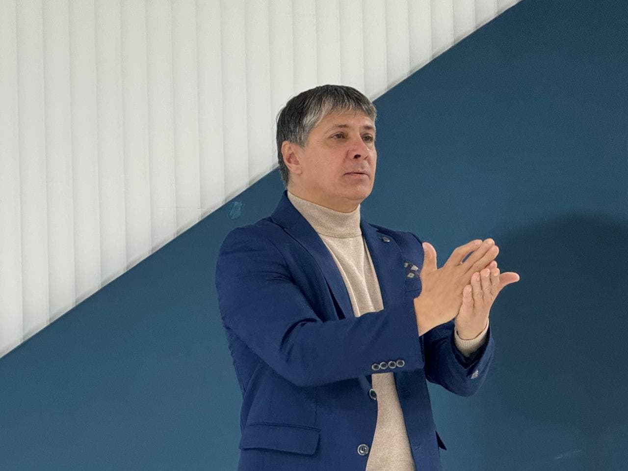 Искусство жестового пения: Мастер-класс от Пермского народного ансамбля «Поющие руки». Фото 4